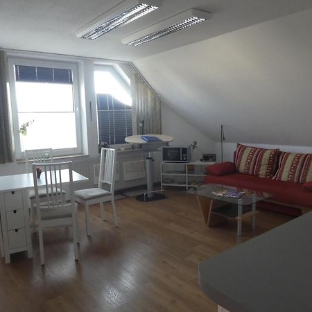 Gaeste-Und Ferienwohnung Magdeburg Alt-Olvenstedt, Zwei Schlafzimmer, Treppenlift, Ruhige Lage, Naehe Klinikum Und Abfahrten A 2 Und A 14 Экстерьер фото