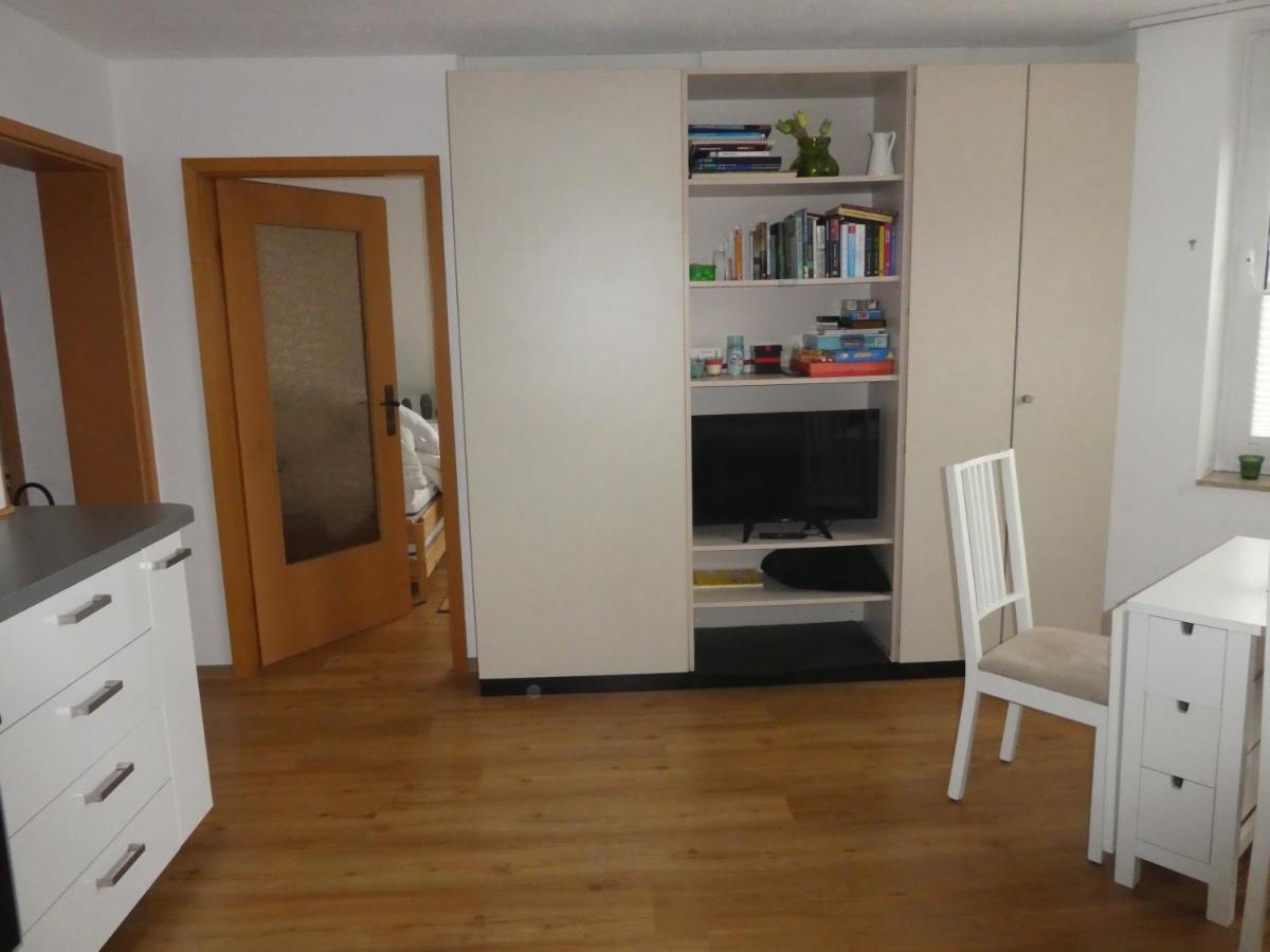 Gaeste-Und Ferienwohnung Magdeburg Alt-Olvenstedt, Zwei Schlafzimmer, Treppenlift, Ruhige Lage, Naehe Klinikum Und Abfahrten A 2 Und A 14 Экстерьер фото
