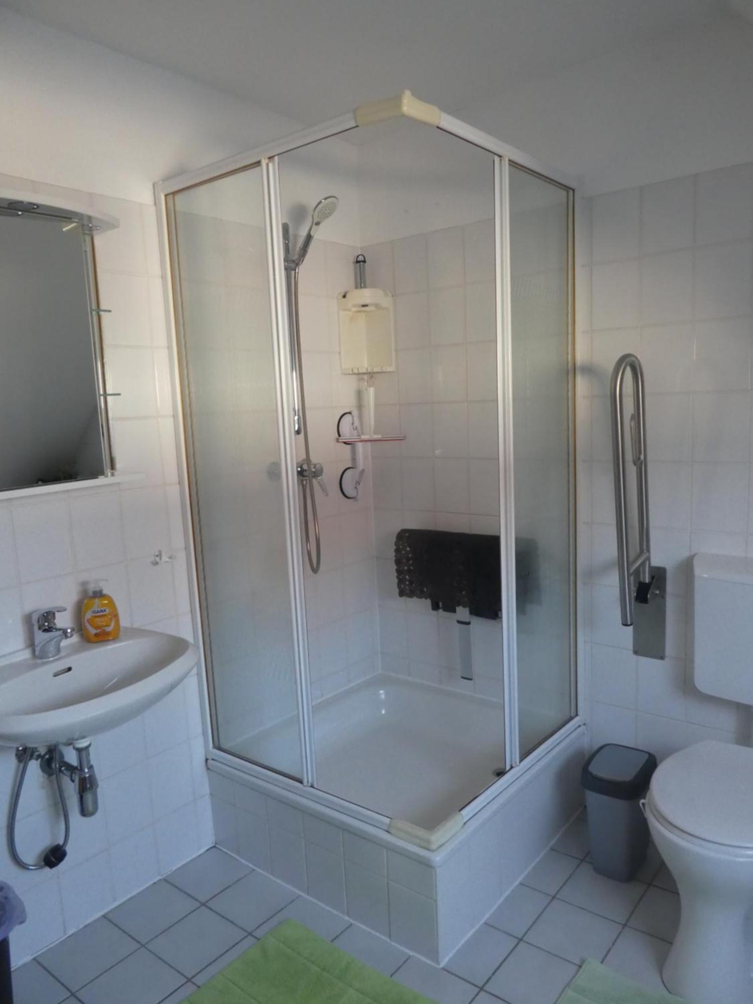 Gaeste-Und Ferienwohnung Magdeburg Alt-Olvenstedt, Zwei Schlafzimmer, Treppenlift, Ruhige Lage, Naehe Klinikum Und Abfahrten A 2 Und A 14 Экстерьер фото