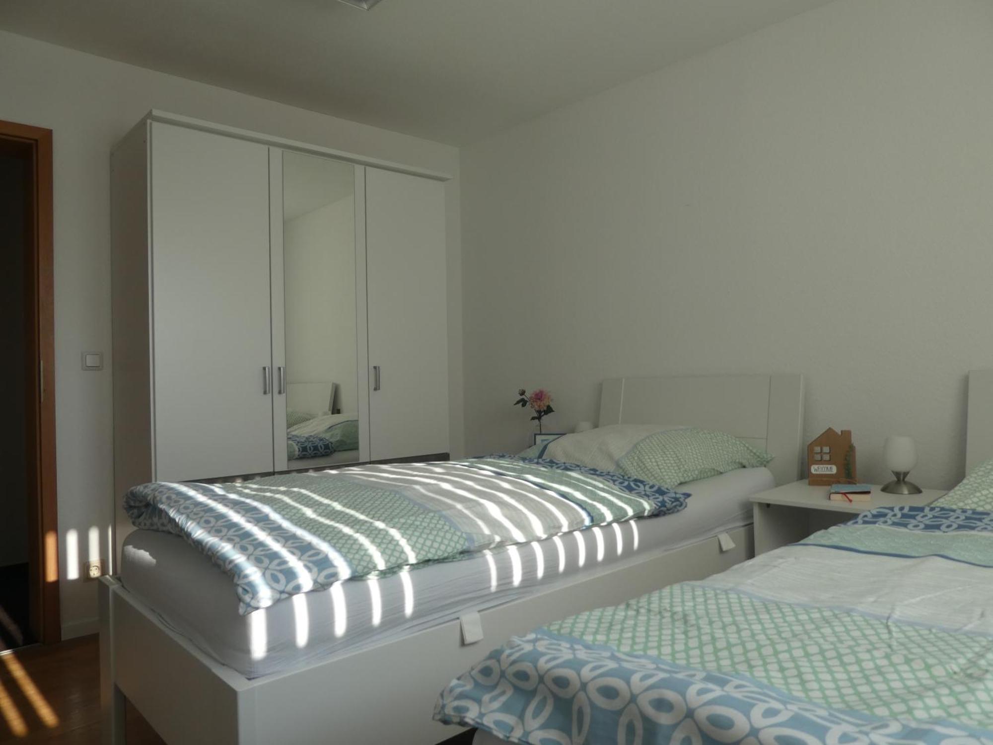 Gaeste-Und Ferienwohnung Magdeburg Alt-Olvenstedt, Zwei Schlafzimmer, Treppenlift, Ruhige Lage, Naehe Klinikum Und Abfahrten A 2 Und A 14 Экстерьер фото